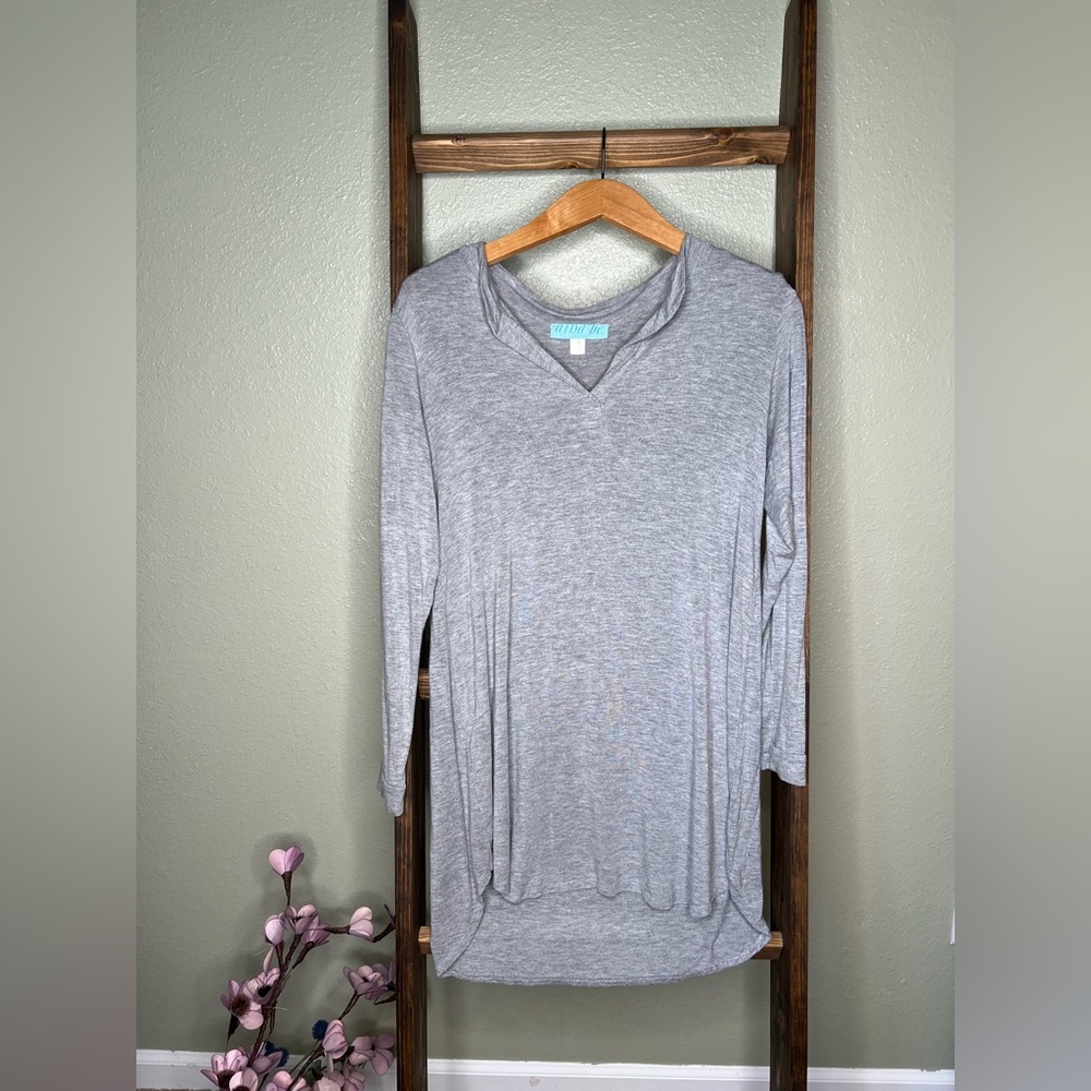 Aina Be Gray Tunic with V-Neck and Relaxed Fit